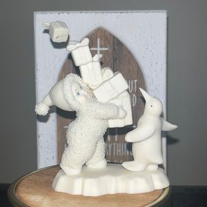 Snowbabies 2002 Snowbabies "I Have Lots To Give"Bisque 4.5" Presents Penguin EUC